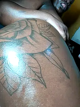 Hugemassivebootie online show from 09-20-25, 10:16