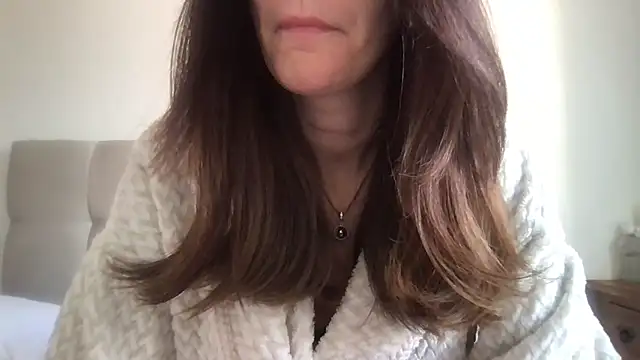 paolajonez online show from 10-25-25, 05:51