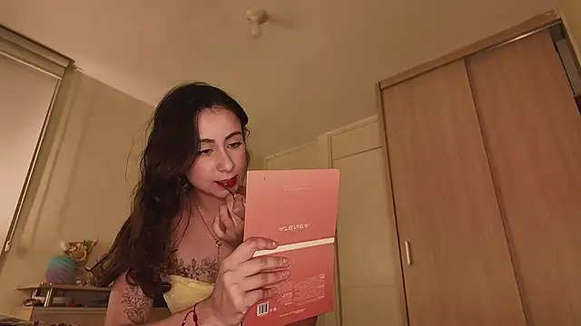 Snapshot of juanasnz99 chatting on 05-22-26, 04:30 juanasnz99 online show from 05-22-26, 04:30