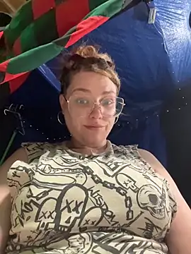 Snapshot of Lalalynn chatting on 06-22-26, 04:20 Lalalynn online show from 06-22-26, 04:20