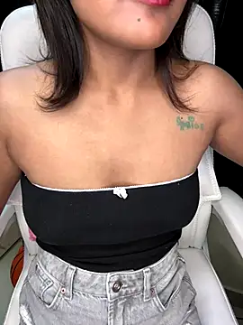 Snapshot of LeisyXO chatting on 12-03-24, 12:57 LeisyXO online show from 12-03-24, 12:57