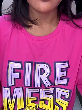 Snapshot of LeisyXO chatting on 12-05-24, 08:00 LeisyXO online show from 12-05-24, 08:00