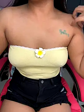 Snapshot of LeisyXO chatting on 10-29-25, 07:26 LeisyXO online show from 10-29-25, 07:26