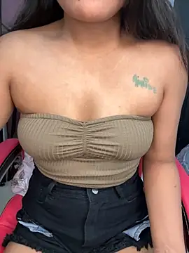 Snapshot of LeisyXO chatting on 11-03-25, 05:36 LeisyXO online show from 11-03-25, 05:36