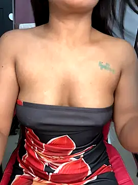 Snapshot of LeisyXO chatting on 11-17-25, 07:19 LeisyXO online show from 11-17-25, 07:19