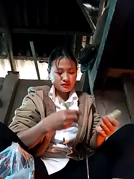 trieungoclnt online show from 12-12-24, 04:04