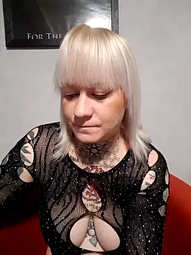 poussichienne online show from 11-23-25, 04:40