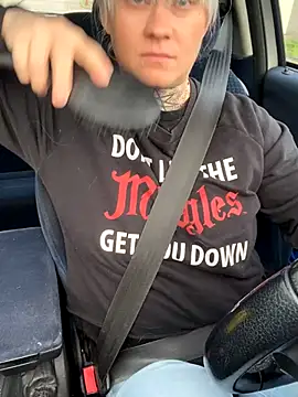 poussichienne online show from 12-17-25, 09:37