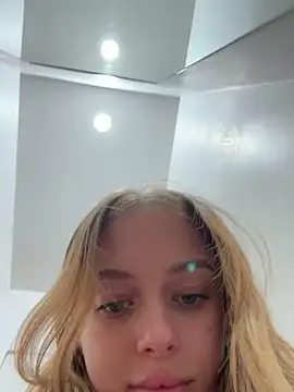 Snapshot of enjoy_my_beauty chatting on 12-12-24, 07:30 enjoy my beauty online show from 12-12-24, 07:30