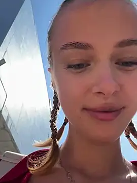 Snapshot of enjoy_my_beauty chatting on 12-20-24, 07:33 enjoy my beauty online show from 12-20-24, 07:33