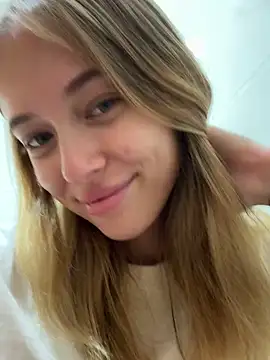 Snapshot of enjoy_my_beauty chatting on 02-09-25, 04:36 enjoy my beauty online show from 02-09-25, 04:36