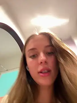 Snapshot of enjoy_my_beauty chatting on 03-01-25, 04:47 enjoy my beauty online show from 03-01-25, 04:47