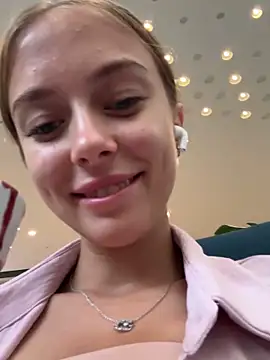 Snapshot of enjoy_my_beauty chatting on 03-06-25, 04:08 enjoy my beauty online show from 03-06-25, 04:08