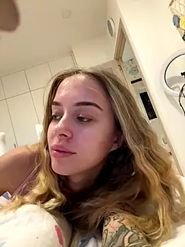 Snapshot of enjoy_my_beauty chatting on 11-09-25, 06:12 enjoy my beauty online show from 11-09-25, 06:12