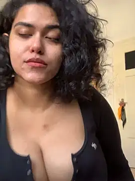 Snapshot of Curvydesifromgermany chatting on 03-05-25, 12:11 Curvydesifromgermany online show from 03-05-25, 12:11