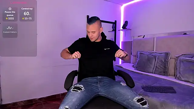 Snapshot of Damon_Bakert chatting on 02-13-25, 06:38 Damon Bakert online show from 02-13-25, 06:38