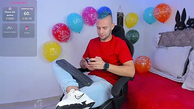 Snapshot of Damon_Bakert chatting on 11-14-25, 02:21 Damon Bakert online show from 11-14-25, 02:21