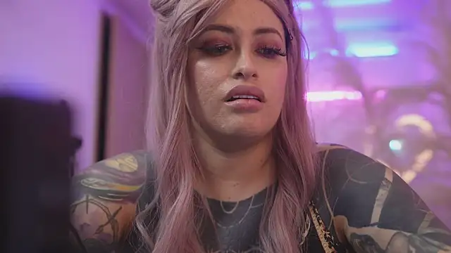 angelacianuro  online show from 11-20-25, 01:06