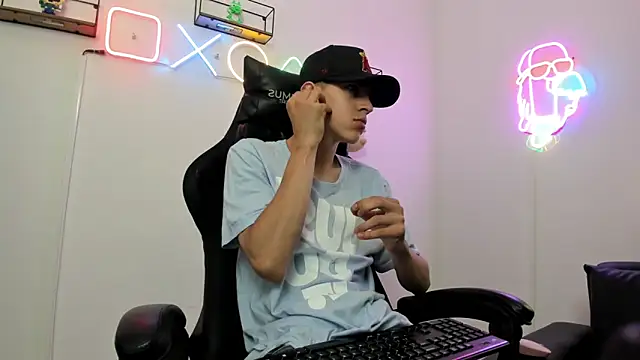 Snapshot of Dei_v_48 chatting on 12-14-24, 07:46 Dei v 48 online show from 12-14-24, 07:46