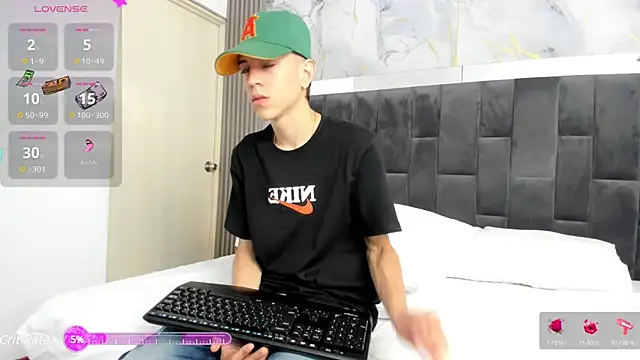 Snapshot of Dei_v_48 chatting on 01-11-25, 06:44 Dei v 48 online show from 01-11-25, 06:44