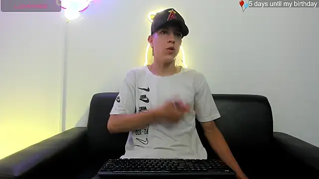 Snapshot of Dei_v_48 chatting on 01-14-25, 08:15 Dei v 48 online show from 01-14-25, 08:15