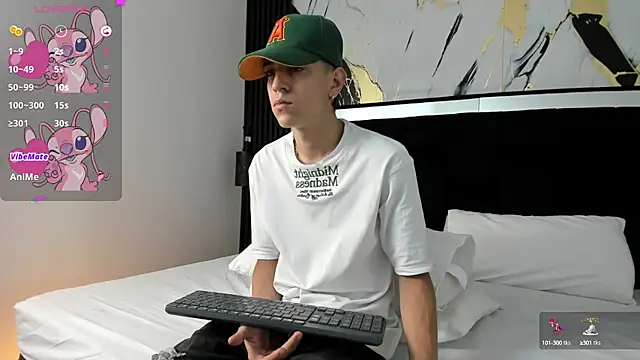 Snapshot of Dei_v_48 chatting on 01-21-25, 10:30 Dei v 48 online show from 01-21-25, 10:30