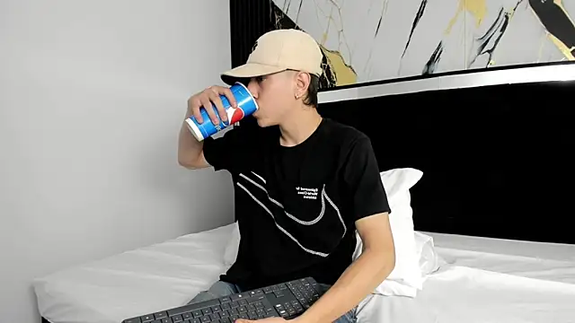 Snapshot of Dei_v_48 chatting on 01-28-25, 01:39 Dei v 48 online show from 01-28-25, 01:39