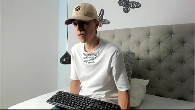 Snapshot of Dei_v_48 chatting on 02-10-25, 07:28 Dei v 48 online show from 02-10-25, 07:28