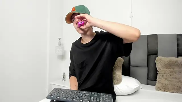 Snapshot of Dei_v_48 chatting on 02-13-25, 07:52 Dei v 48 online show from 02-13-25, 07:52