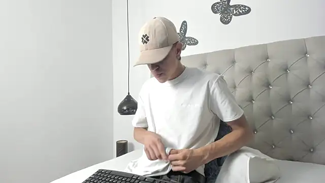 Snapshot of Dei_v_48 chatting on 02-14-25, 07:54 Dei v 48 online show from 02-14-25, 07:54