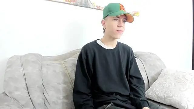 Snapshot of Dei_v_48 chatting on 02-26-25, 07:27 Dei v 48 online show from 02-26-25, 07:27