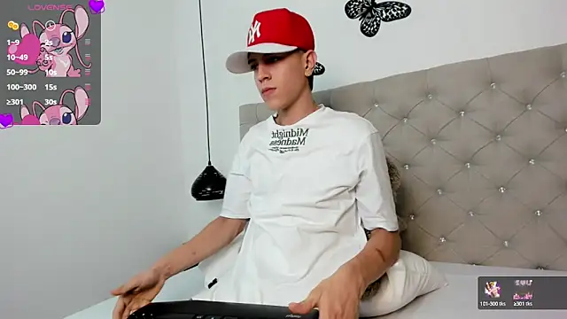 Snapshot of Dei_v_48 chatting on 02-28-25, 07:46 Dei v 48 online show from 02-28-25, 07:46