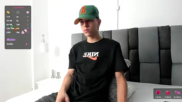 Snapshot of Dei_v_48 chatting on 03-06-25, 07:43 Dei v 48 online show from 03-06-25, 07:43