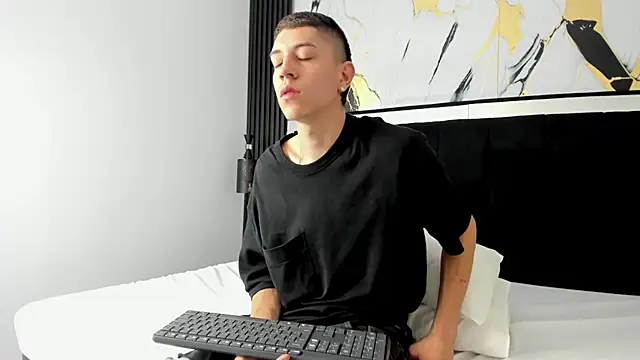 Snapshot of Dei_v_48 chatting on 03-07-25, 08:33 Dei v 48 online show from 03-07-25, 08:33