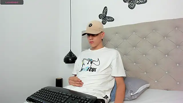 Snapshot of Dei_v_48 chatting on 03-11-25, 05:49 Dei v 48 online show from 03-11-25, 05:49