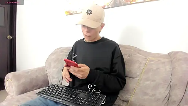 Snapshot of Dei_v_48 chatting on 03-14-25, 04:32 Dei v 48 online show from 03-14-25, 04:32