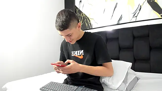 Snapshot of Dei_v_48 chatting on 03-15-25, 07:27 Dei v 48 online show from 03-15-25, 07:27