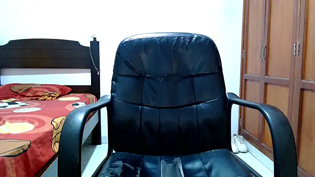 Snapshot of Dei_v_48 chatting on 02-23-26, 08:39 Dei v 48 online show from 02-23-26, 08:39