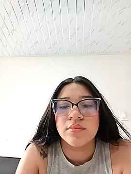 -VICKKY online show from 12-17-25, 01:39