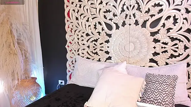 tiffany becker online show from 09-19-25, 07:58