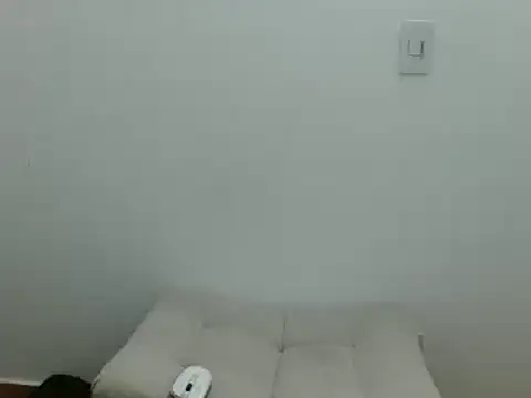 Snapshot of Pauleett chatting on 02-03-25, 01:19 Pauleett online show from 02-03-25, 01:19