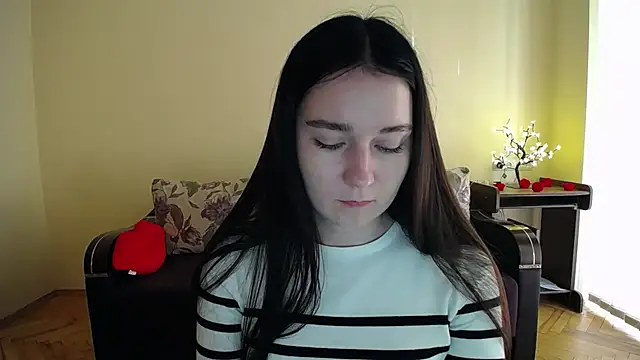 Snapshot of Pretty_shy chatting on 05-14-26, 08:43 Pretty shy online show from 05-14-26, 08:43