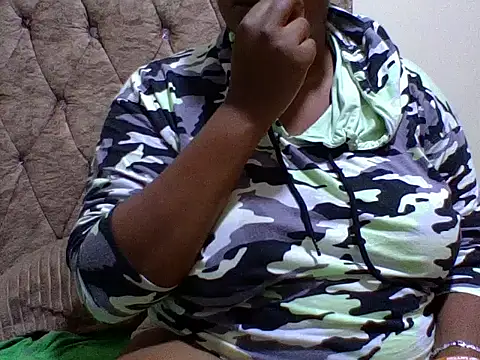 Snapshot of zoey10 chatting on 09-19-25, 05:20 zoey10 online show from 09-19-25, 05:20