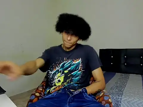 Snapshot of cardrey05 chatting on 09-24-25, 02:15 cardrey05 online show from 09-24-25, 02:15