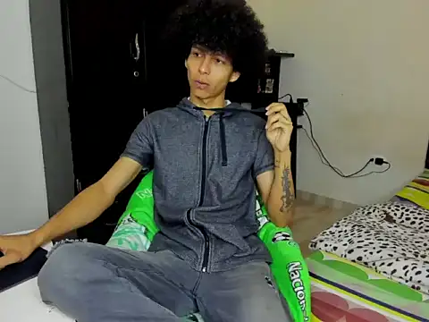 Snapshot of cardrey05 chatting on 10-10-25, 05:56 cardrey05 online show from 10-10-25, 05:56