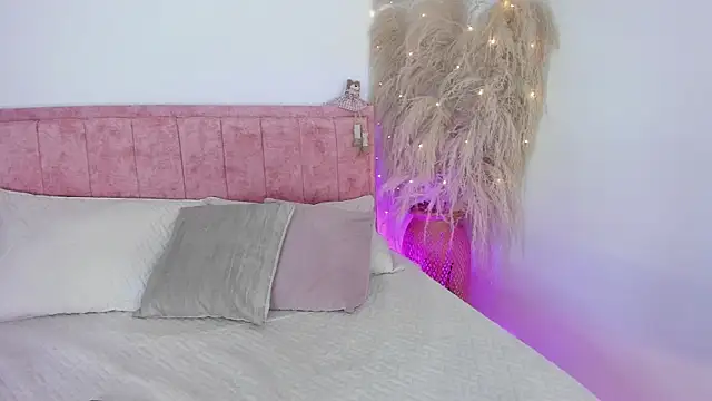 Sofiawilson  online show from 10-02-25, 01:07