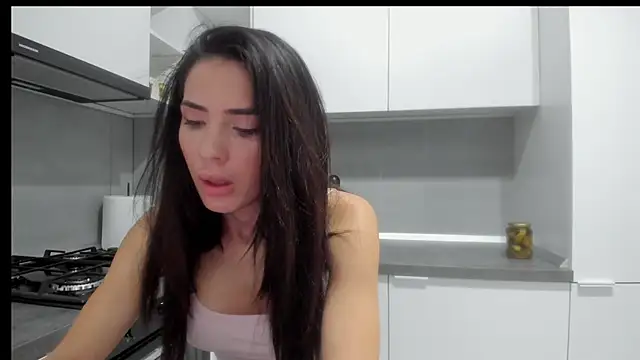 Snapshot of Emmapmg chatting on 11-17-25, 10:26 Emmapmg online show from 11-17-25, 10:26