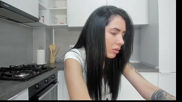 Snapshot of Emmapmg chatting on 01-14-26, 10:43 Emmapmg online show from 01-14-26, 10:43