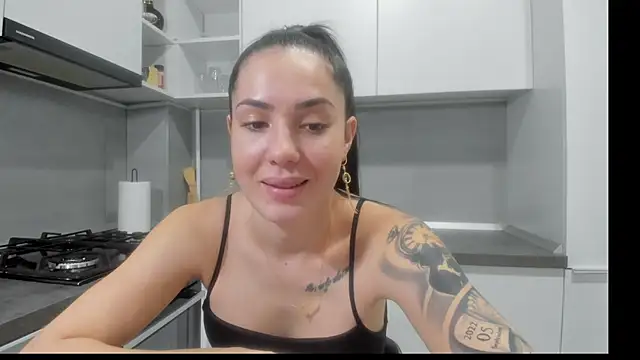 Snapshot of Emmapmg chatting on 02-01-26, 02:26 Emmapmg online show from 02-01-26, 02:26