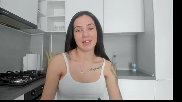 Snapshot of Emmapmg chatting on 02-19-26, 12:12 Emmapmg online show from 02-19-26, 12:12